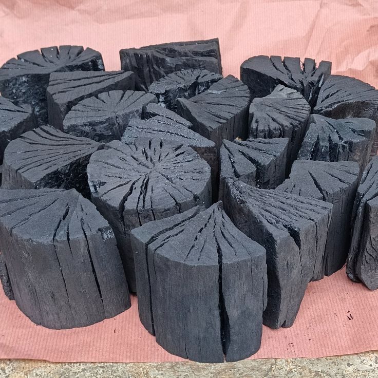 Arang kayu belah premium untuk BBQ dan sate